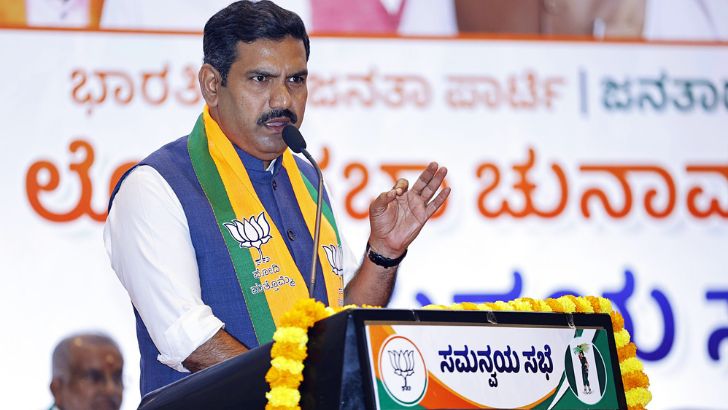 https://salarnews.in/public/uploads/images/newsimages/maannewsimage03082026_223928_Vijayendra BJP.jpg